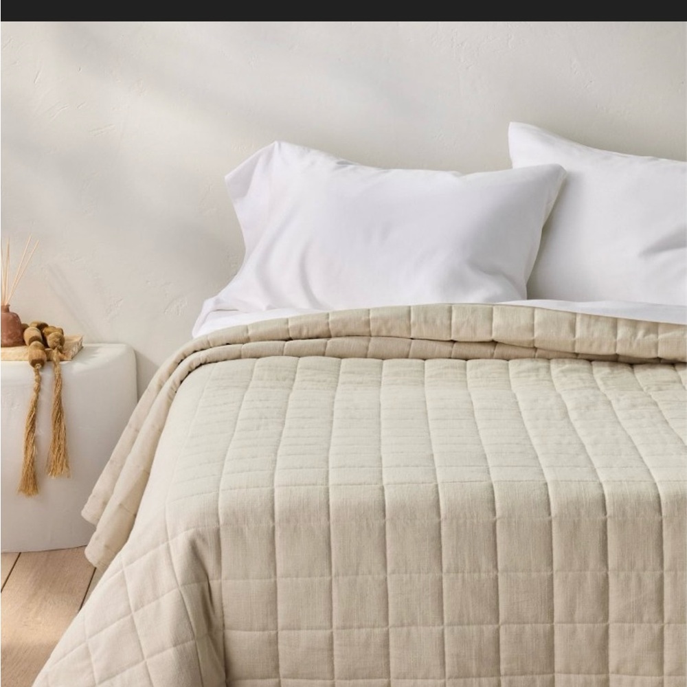 queen linen quilt and euro shams